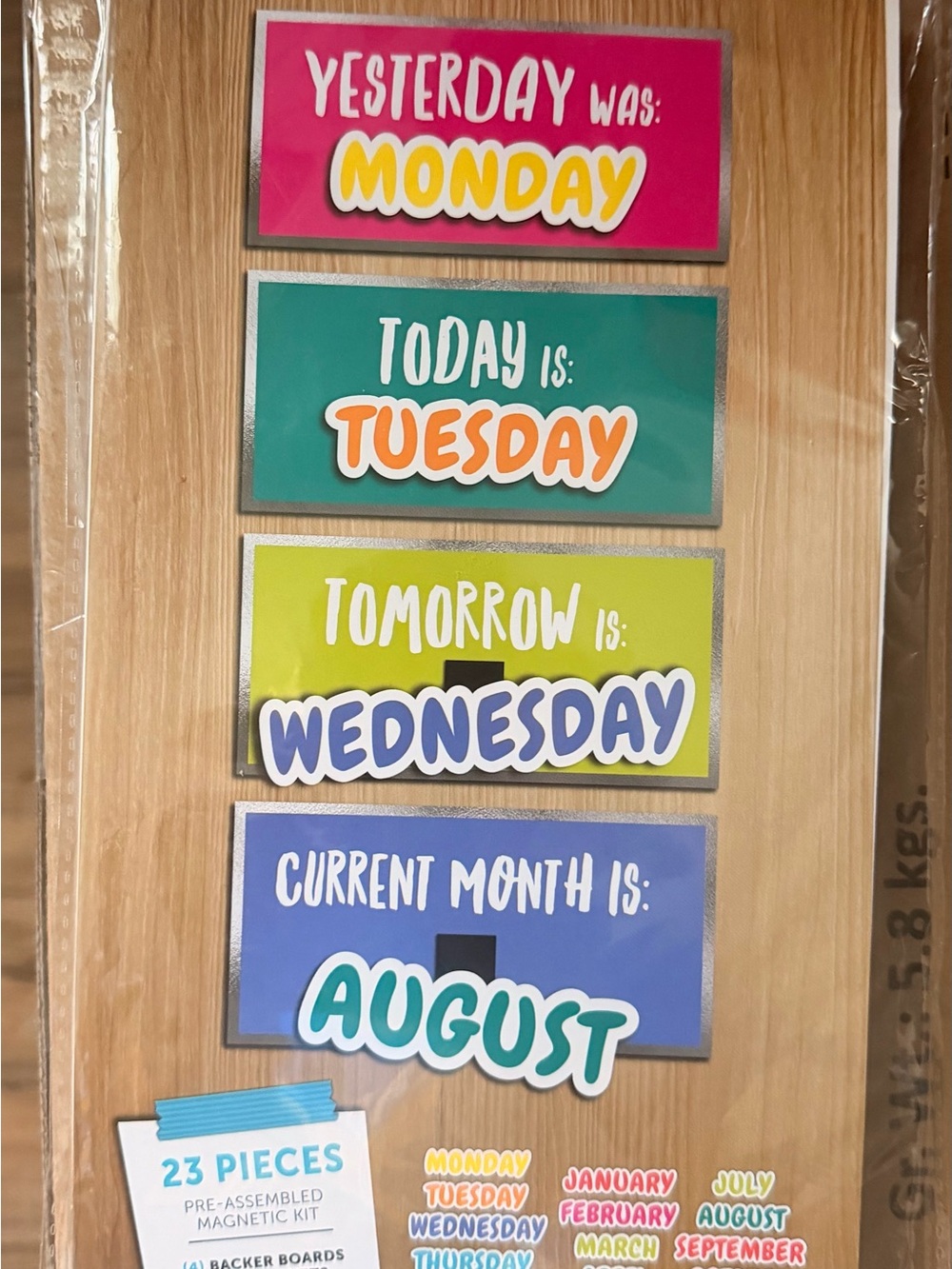 Magnetic calendar pieces